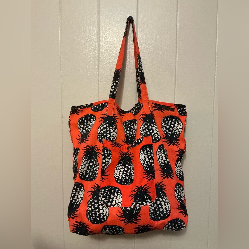 A Rare Modern Vintage Roxy Pineapple Print Large Fabric Tote Beach Bag Handbag